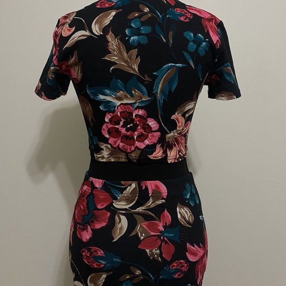 Two Piece Floral Set - Picture 6 of 10